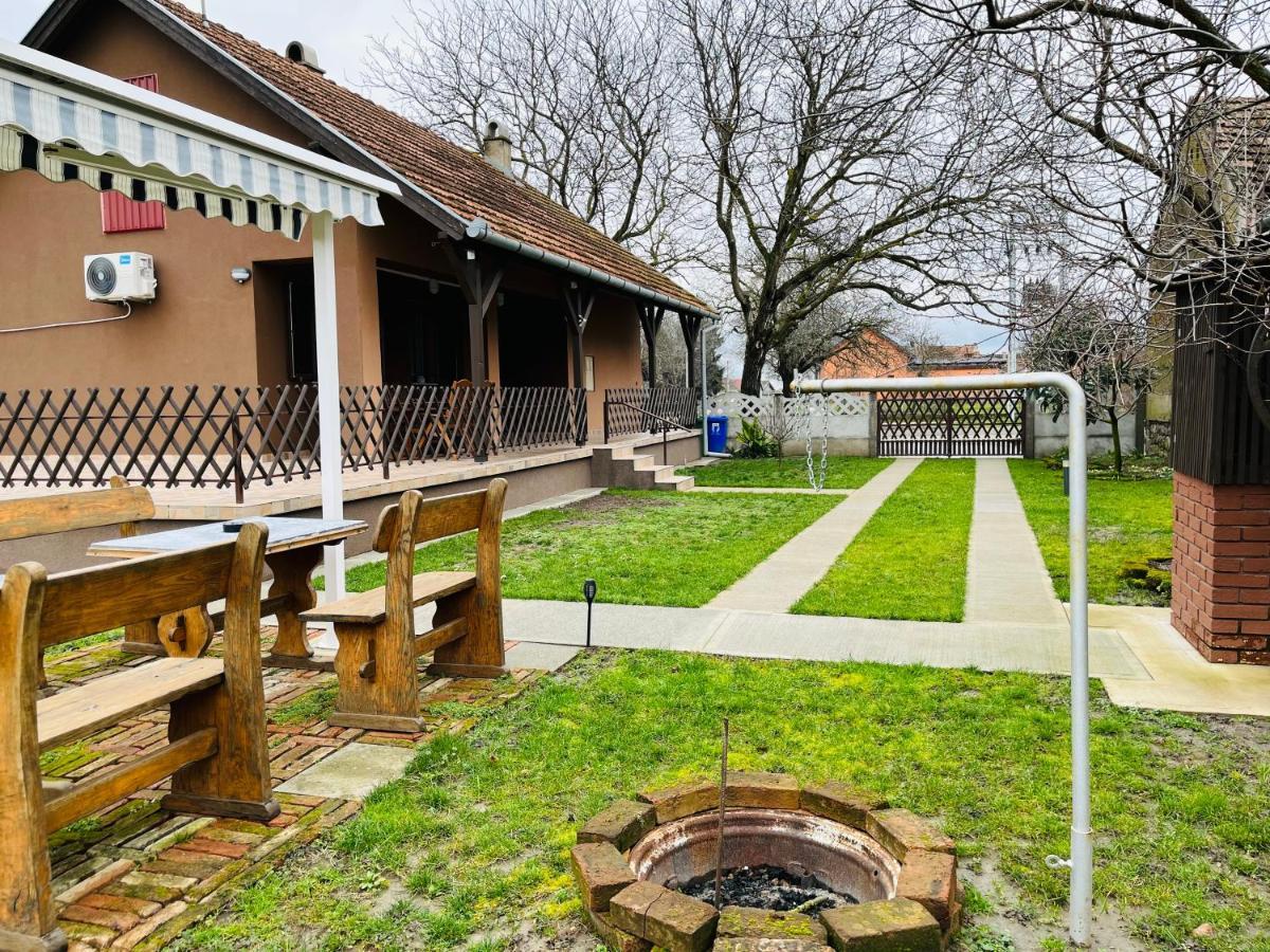 Turul -Kuca Za Odmor- Apartment Korod Bagian luar foto