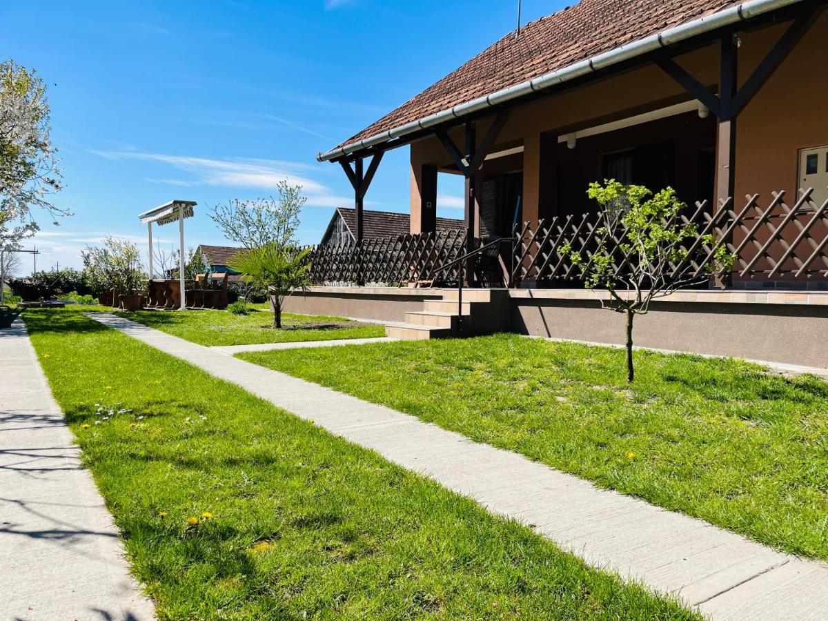 Turul -Kuca Za Odmor- Apartment Korod Bagian luar foto